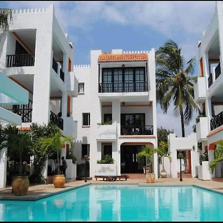 Wayside Beach Apartments Diani Beach Exterior foto