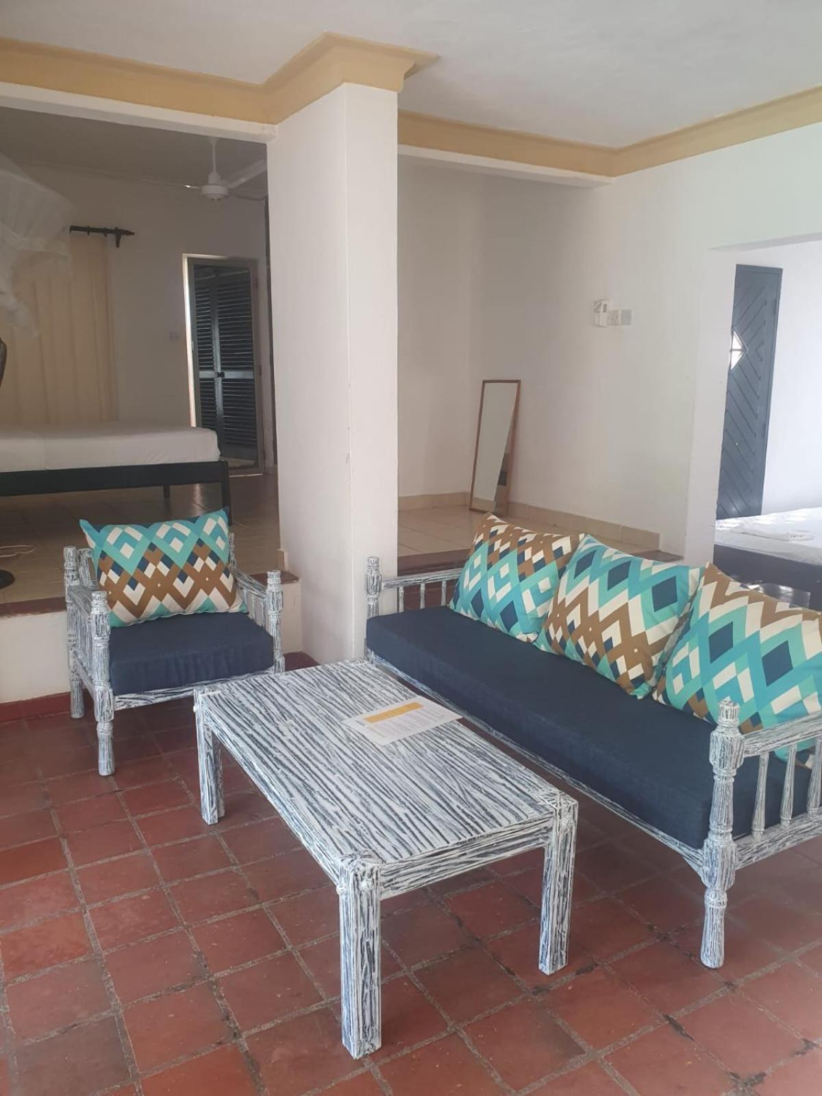 Wayside Beach Apartments Diani Beach Quarto foto