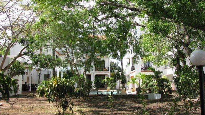 Wayside Beach Apartments Diani Beach Exterior foto